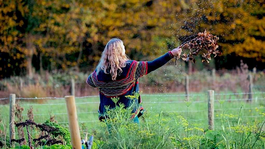 Spreading the biodynamic prep cropped copy